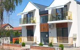 APARTAMENT DOMINA - deluxe - self check-in, aer conditionat, oază de liniște, sentimentul de acasă